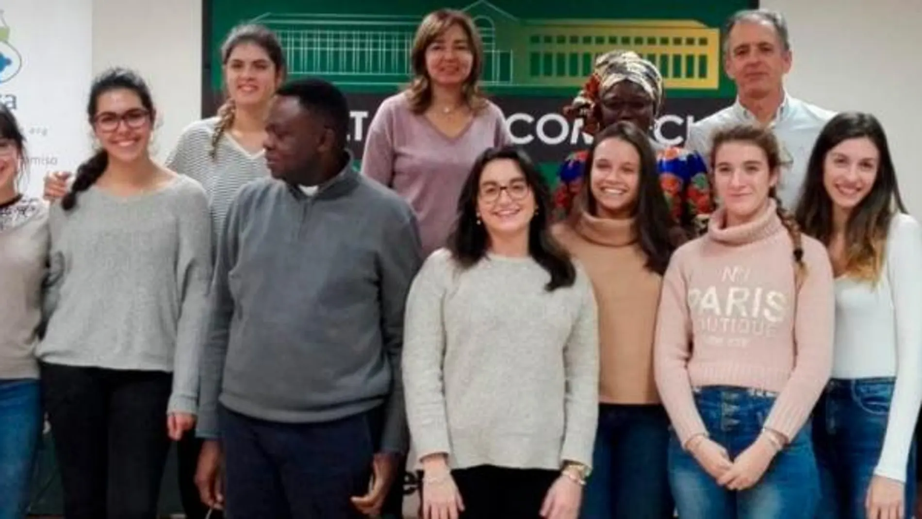 Ponentes de las jornadas de la Fundación Dilaya junto a un grupo de los estudiantes que asistieron al encuentro