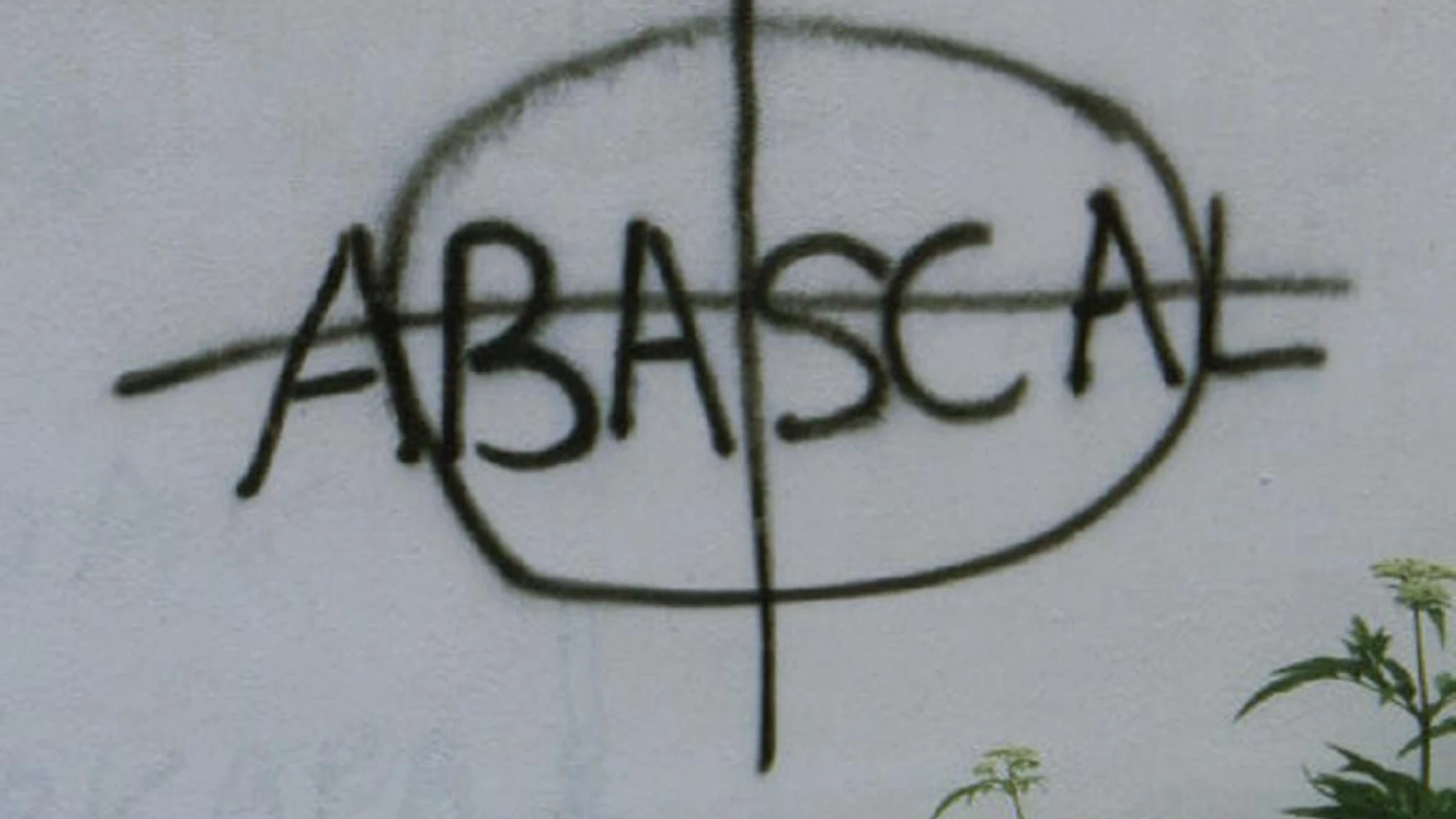 Una de las pintadas con amenazas a Abascal