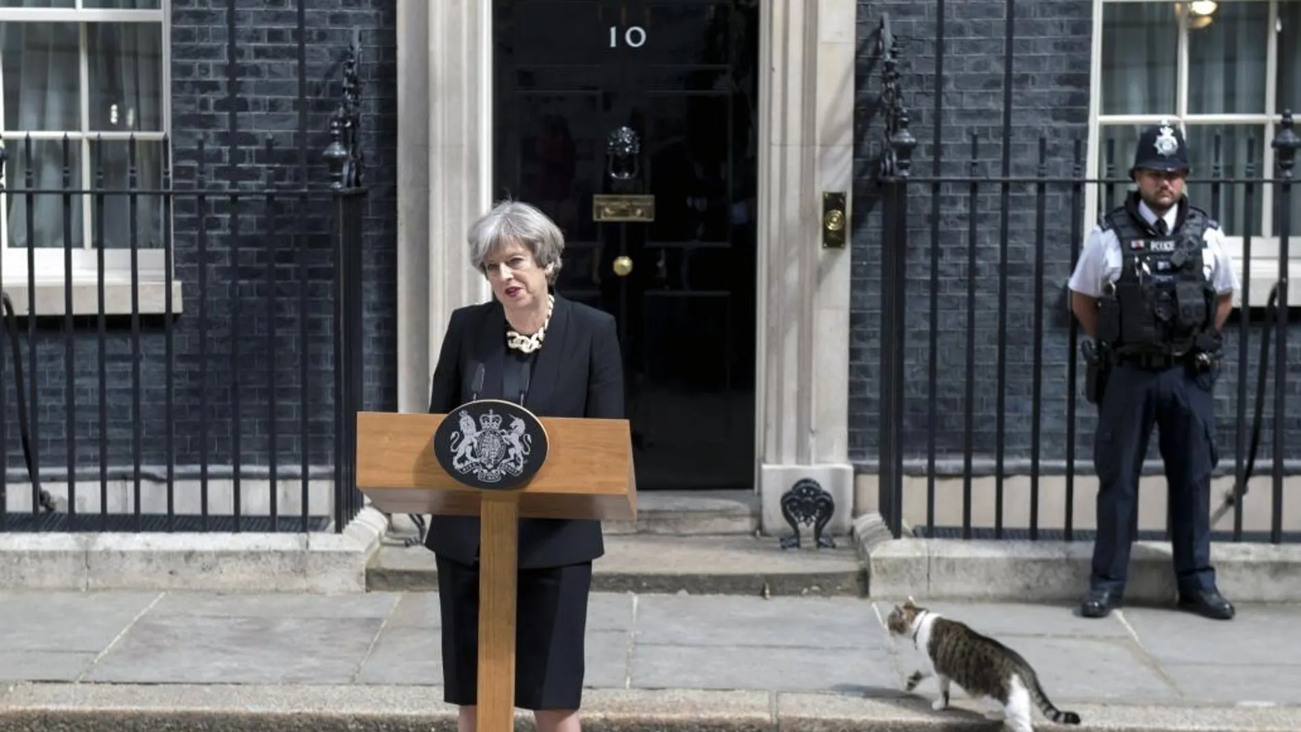 La primera ministra compareció ayer frente a Downing Street y anunció el endurecimiento de las leyes contra el extremismo yihadista