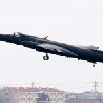 Un avión espía U-2 de EEUU, despega de la base americana de Pyeongtaek, en Corea del Sur