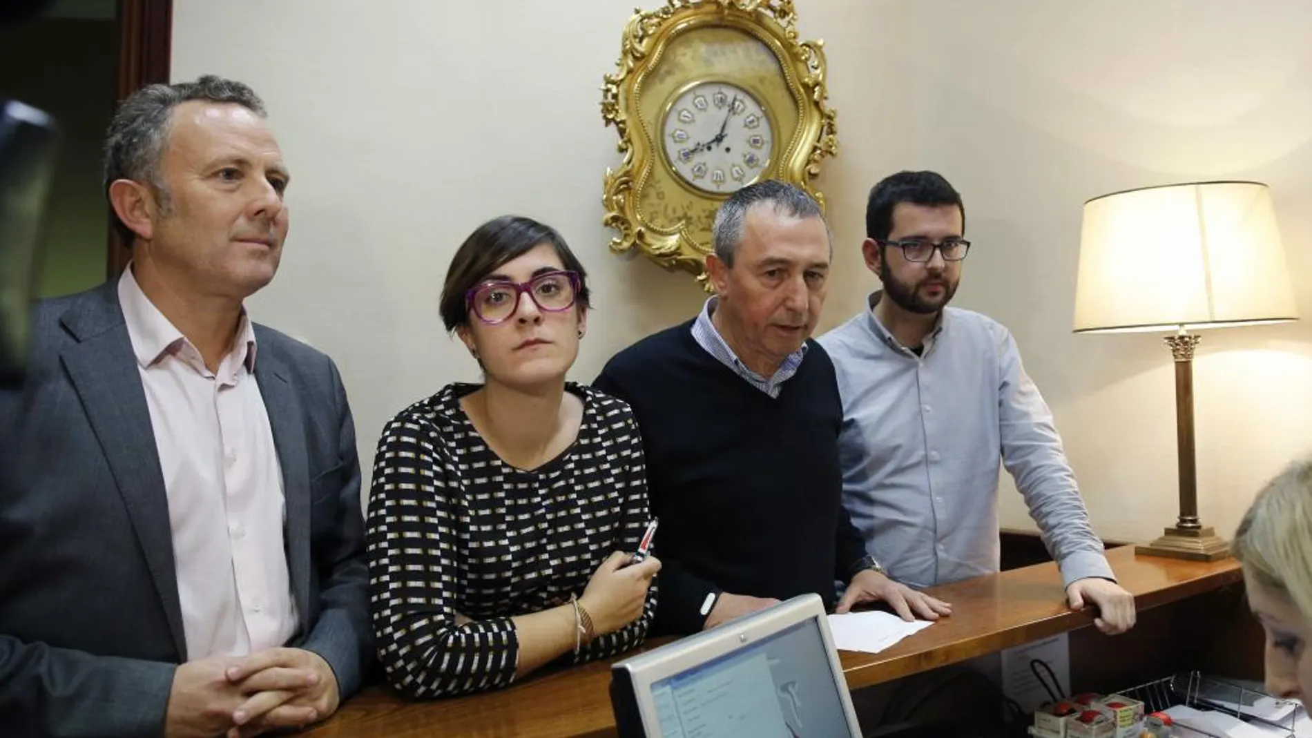 Los cuatro diputados de Compromís presentan en el registro de la Cámara Baja la solicitud de formar un grupo parlamentario propio y separado del que ha registrado Podemos