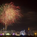 Los fuegos artificiales en la medianoche del sábado pusieron punto y final a la Feria de Abril más larga de la historia