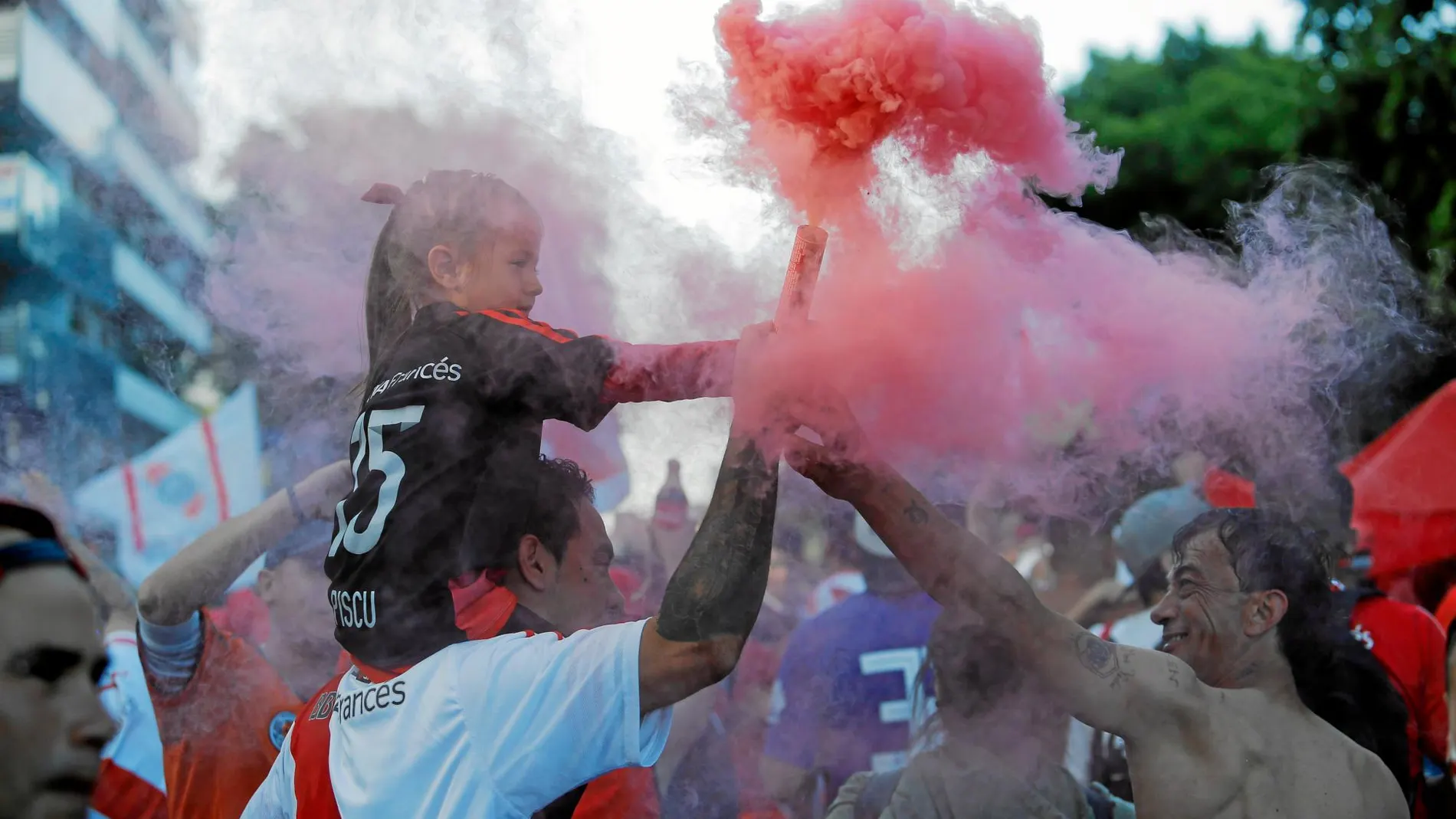 Boca y River no quieren venir a jugar a Madrid por diferentes motivos. Sus hinchas abogan por que se dispute allí