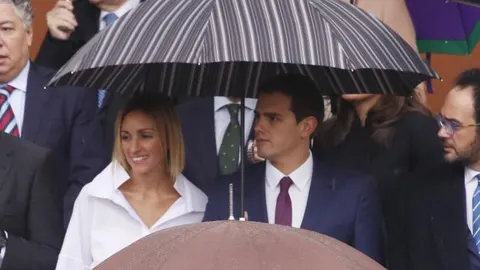 Sánchez «deja en evidencia» a Díaz y se adelanta a Rivera en el Congreso