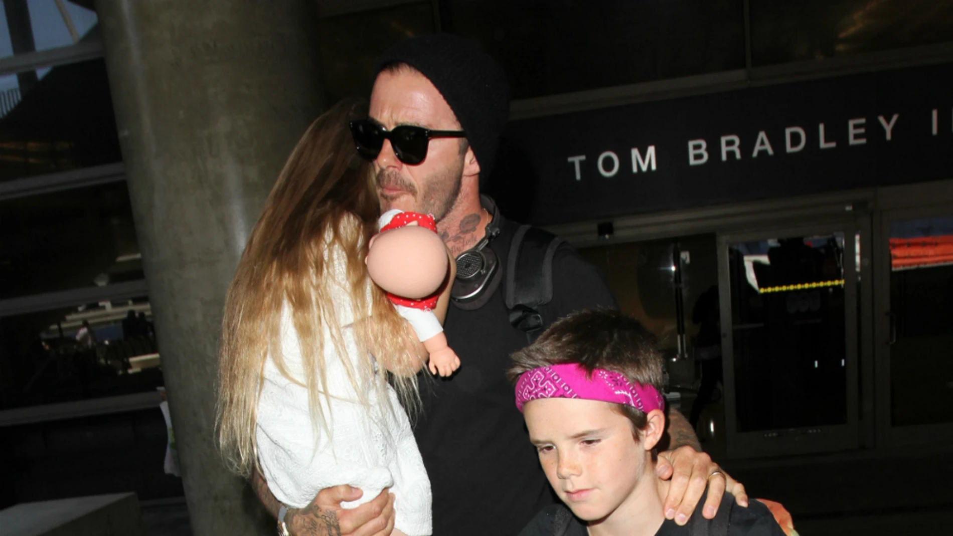 Cruz Beckham inicia oficialmente su carrera como cantante