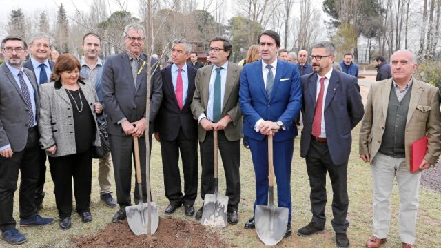 Suárez-Quiñones, junto a autoridades, en el PRAE de Valladolid