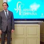 El alcalde de Salamanca, Carlos García Carabayo, y las concejala de Familia e Igualdad de Oportunidades y de Mayores, Cristina Klimowitz e Isabel Macías, respectivamente, presentan el programa