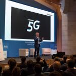 El vicepresidente corporativo de Samsung, Celestino García, durante su participación en el 32 Encuentro de la Economía Digital y las Telecomunicaciones que se desarrolla en la Universidad Internacional Menéndez Pelayo (UIMP) / Efe