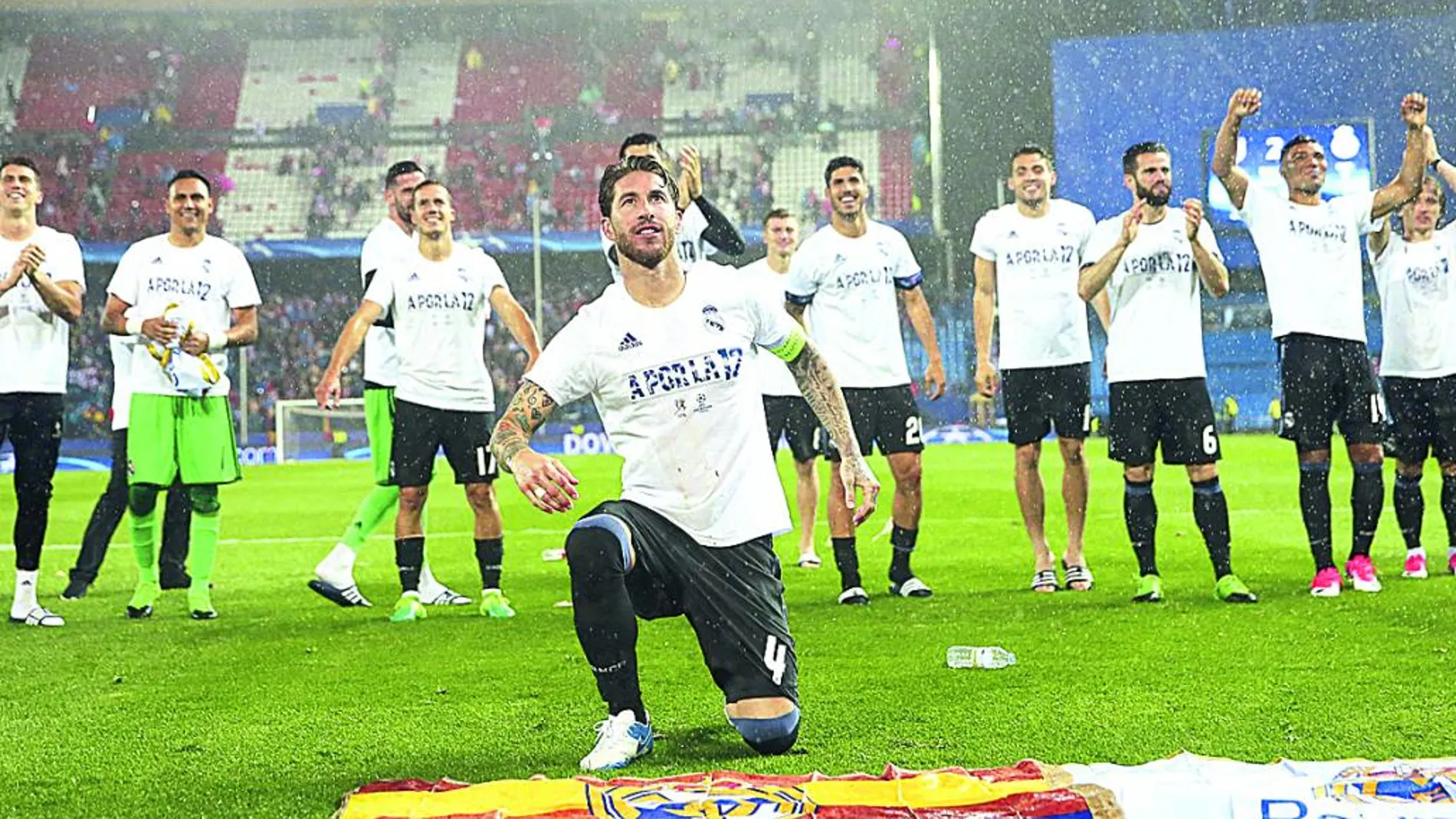Ramos y el resto de los jugadores del Madrid celebran el pase a la final de Cardiff