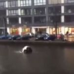 Dramático rescate de una madre y su hijo que cayeron con el coche a un canal en Holanda