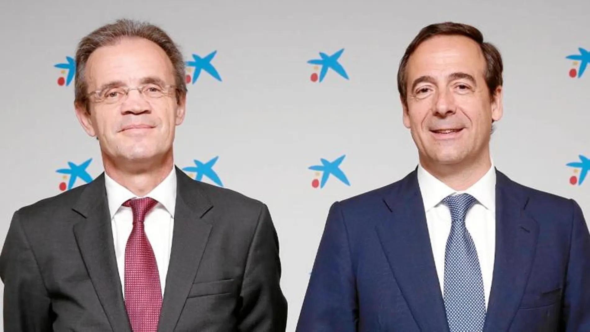 El presidente de Caixabank, Jordi Gual, y el consejero delegado, Gonzalo Gortázar