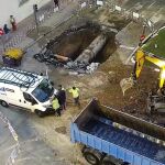 Imagen capturada de la cuenta de Twitter del Centro de Gestión de la Movilidad de Madrid del agujero que el Canal de Isabel II ha abierto en la Calle Arturo Soria / Foto: Efe