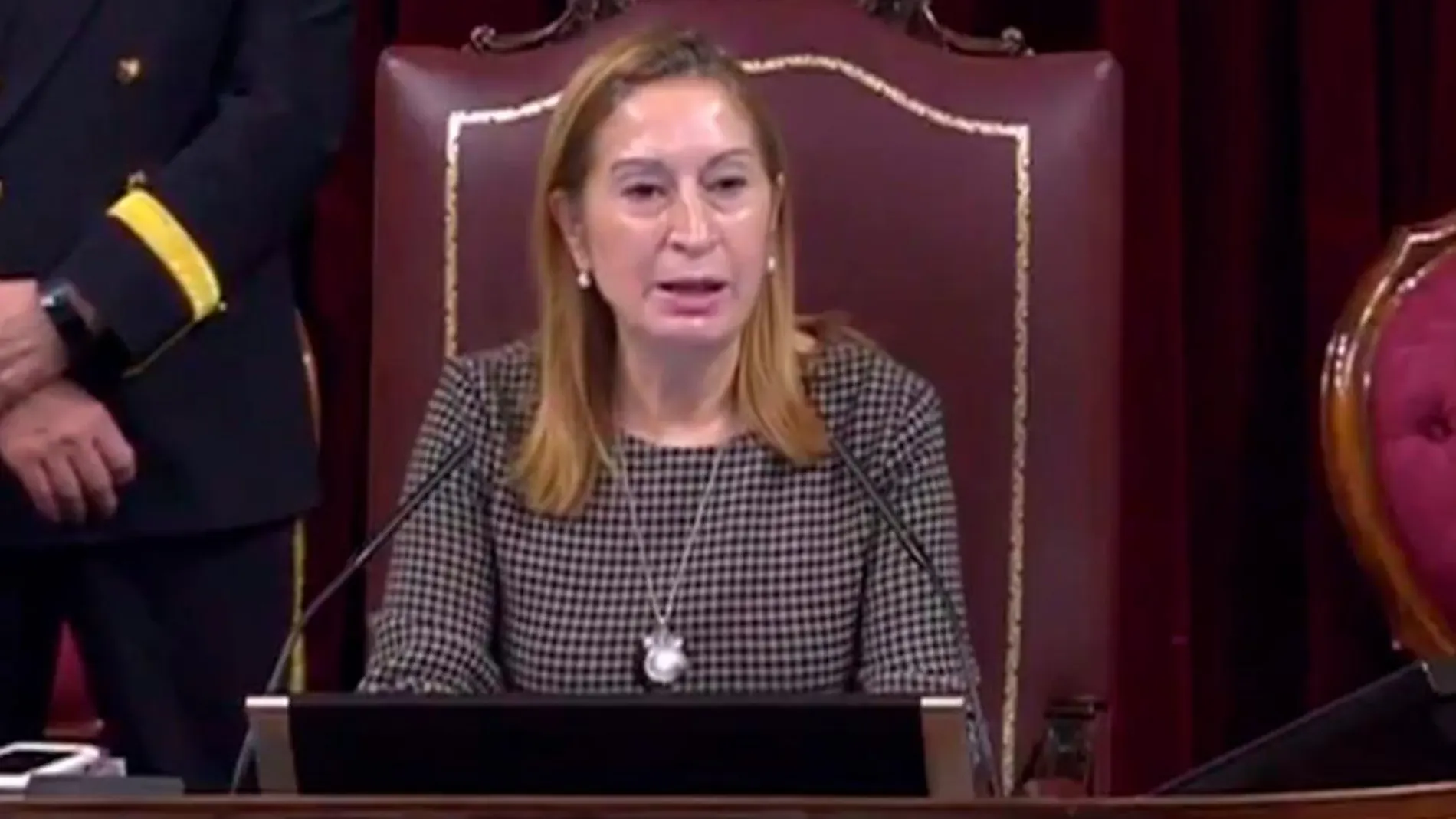 Ana Pastor, durante su discurso a los parlamentarios tras la expulsión de Rufián