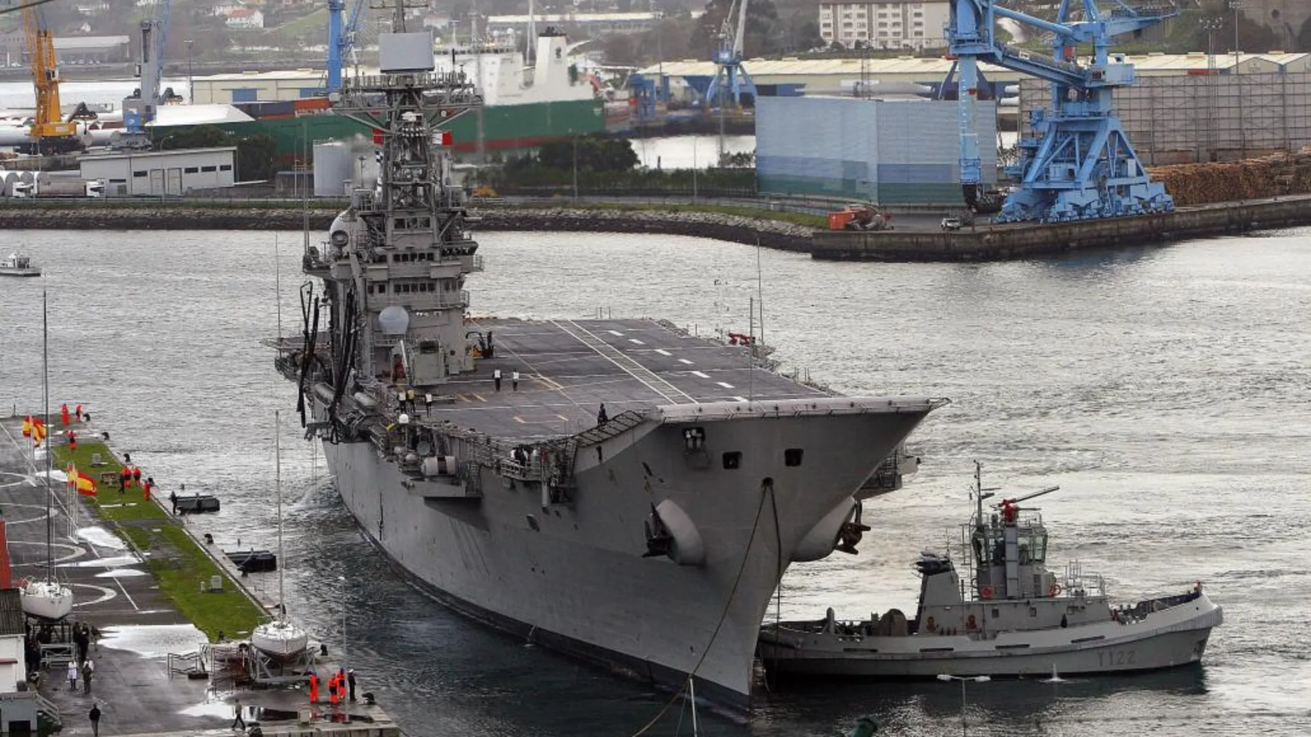 El portaaviones «Príncipe de Asturias» a su llegada al Arsenal Militar de A Graña