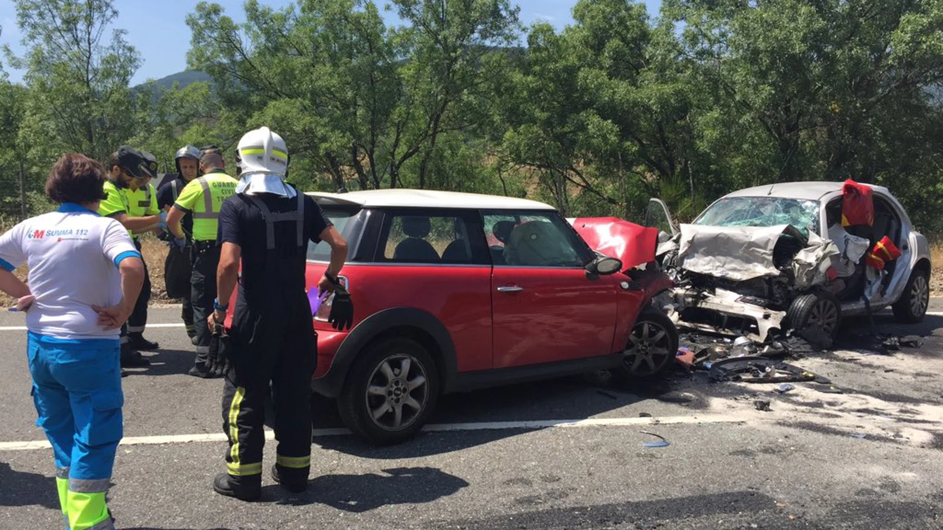 Dos jóvenes de 18 y 26 años mueren al chocar dos coches en un pueblo de Madrid