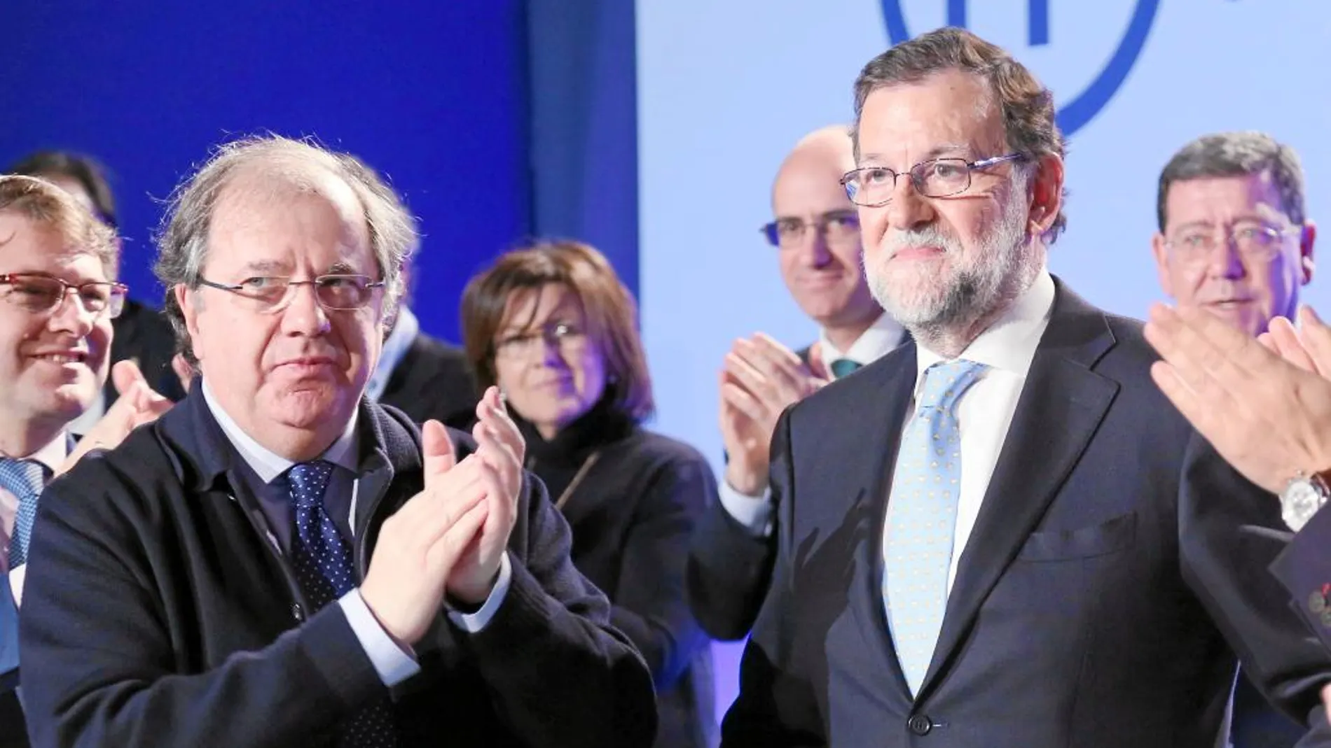 Juan Vicente Herrera junto con el presidente nacional del PP, Mariano Rajoy, durante una Junta Directiva del PP de Castilla y León