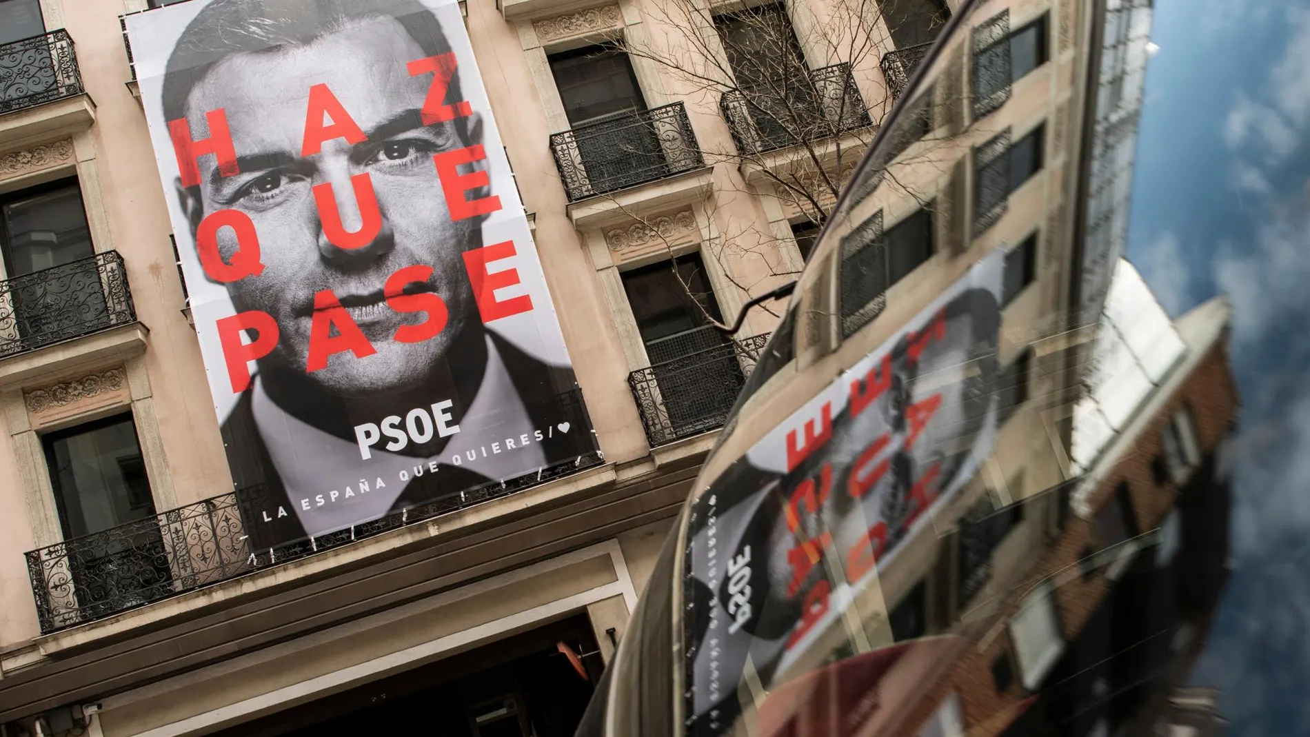 Carteles de la anterior campaña del PSOE en Ferraz