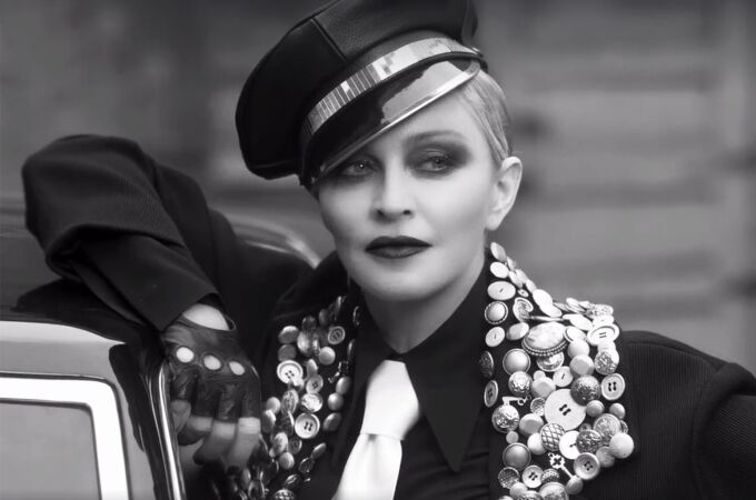 Madonna canta éxitos como "Like a virgin"o "Rigth of light"