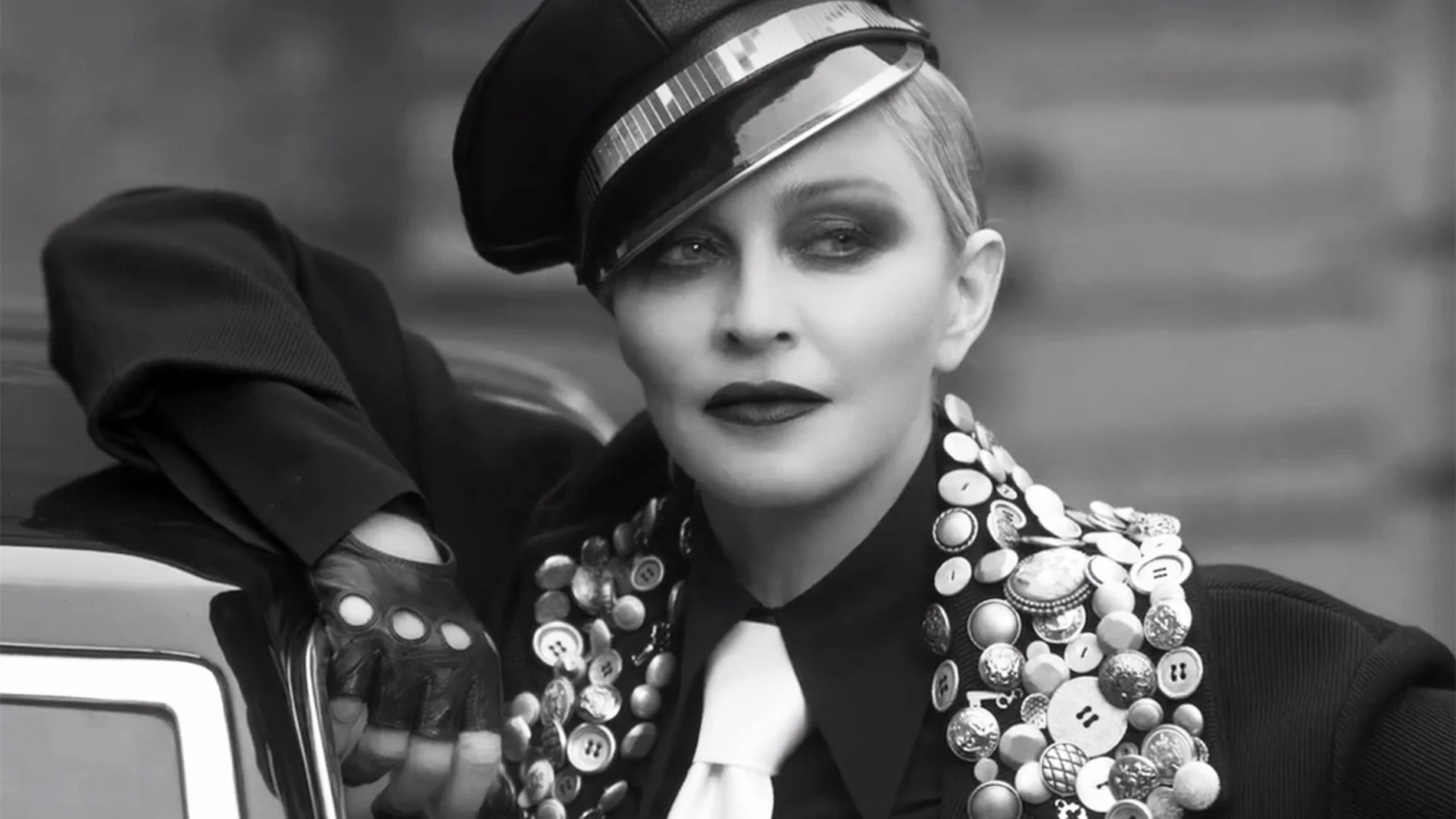 Madonna canta éxitos como "Like a virgin"o "Rigth of light"