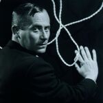 MAN RAY inmortalizó al artista Joan Miró en esta icónica imagen, una de las joyas de la corona de la colección de la Fundación Suñol
