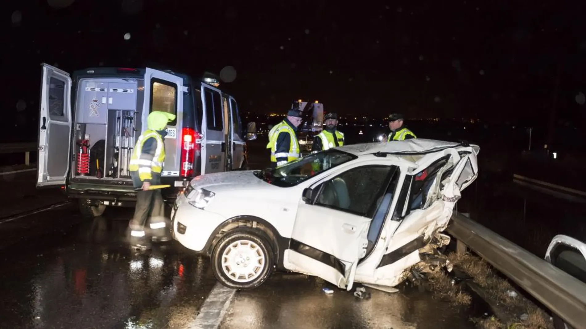 Un matrimonio y su hijo de 5 años mueren en un accidente de tráfico