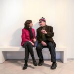 La consejera de Cultura, Rosa Aguilar, y el artista Luis Gordillo, ayer en el Centro Andaluz de Arte Contemporáneo