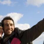 El cargador de móvil, imprescindible en los viajes