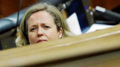 La ministra de Economía, Nadia Calviño, defiende la subida de impuestos