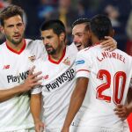 Los jugadores del Sevilla felicitan a Manuel Agudo "Nolito"tras marcar el segundo gol ante el Celta