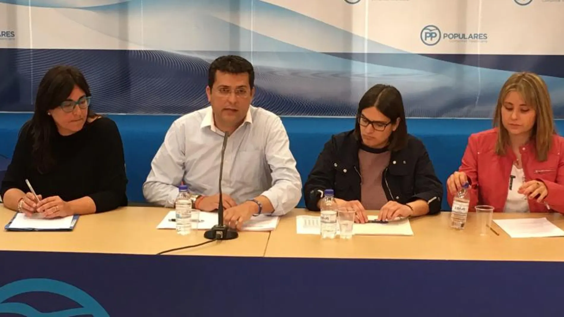 María Mut, José Ramón Adsuara, Laura Sáez y Noelia Cebrián, han elaborado la ponencia social del XIV Congreso del PPCV