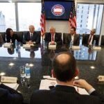 Donald Trump, en la reunión mantenida el pasado diciembre con los responsables de las principales compañías tecnológicas de Estados Unidos