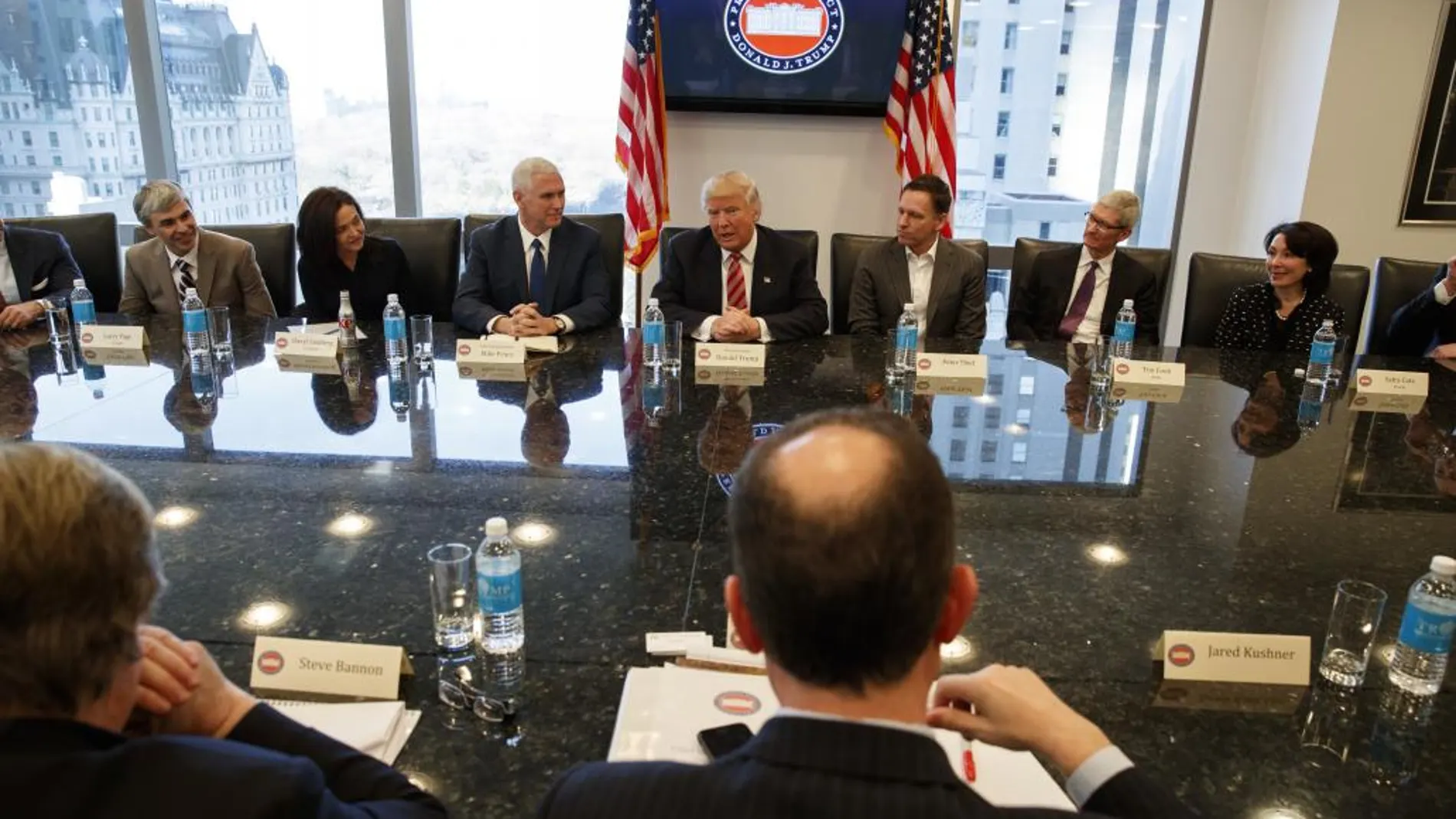 Donald Trump, en la reunión mantenida el pasado diciembre con los responsables de las principales compañías tecnológicas de Estados Unidos