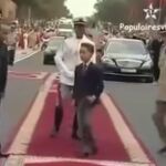 Al príncipe heredero marroquí no le gusta el besamanos