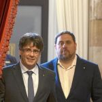 Puigdemont y Junqueras dirigiéndose a la sesión de control en el Parlament el pasado miércoles 12 de julio