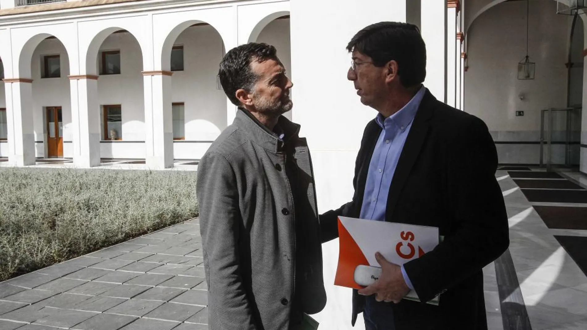 Antonio Maíllo y Juan Marín, en el Parlamento