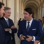Adrián García Nevado conversa con Suárez-Quiñones y Óscar Puente