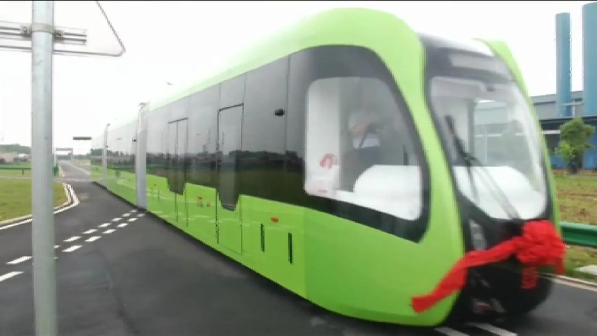 China prueba el primer tren que circula por ‘vías virtuales’