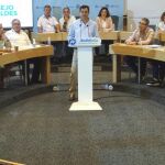 La situación de las viviendas de uso turístico o los planes de empleo anunciados por la Junta fueron algunos de los temas que el PP abordó ayer en la reunión del Consejo de Alcaldes en Torremolinos (Málaga)/ Foto: La Razón