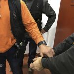 Fotografía facilitada por la Guardia Civil de la detención del hombre en Logroño