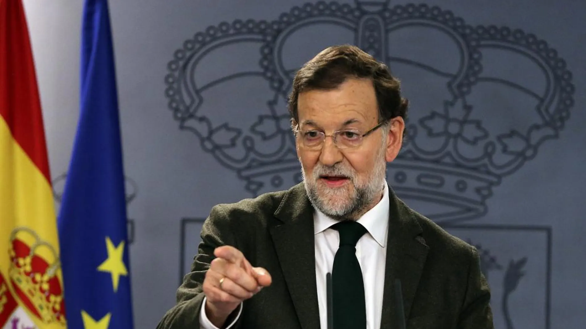 Rajoy, durante la rueda de prensa que ha ofrecido hoy en Moncloa, tras reunirse por separado con Albert Rivera y Pablo Iglesias.
