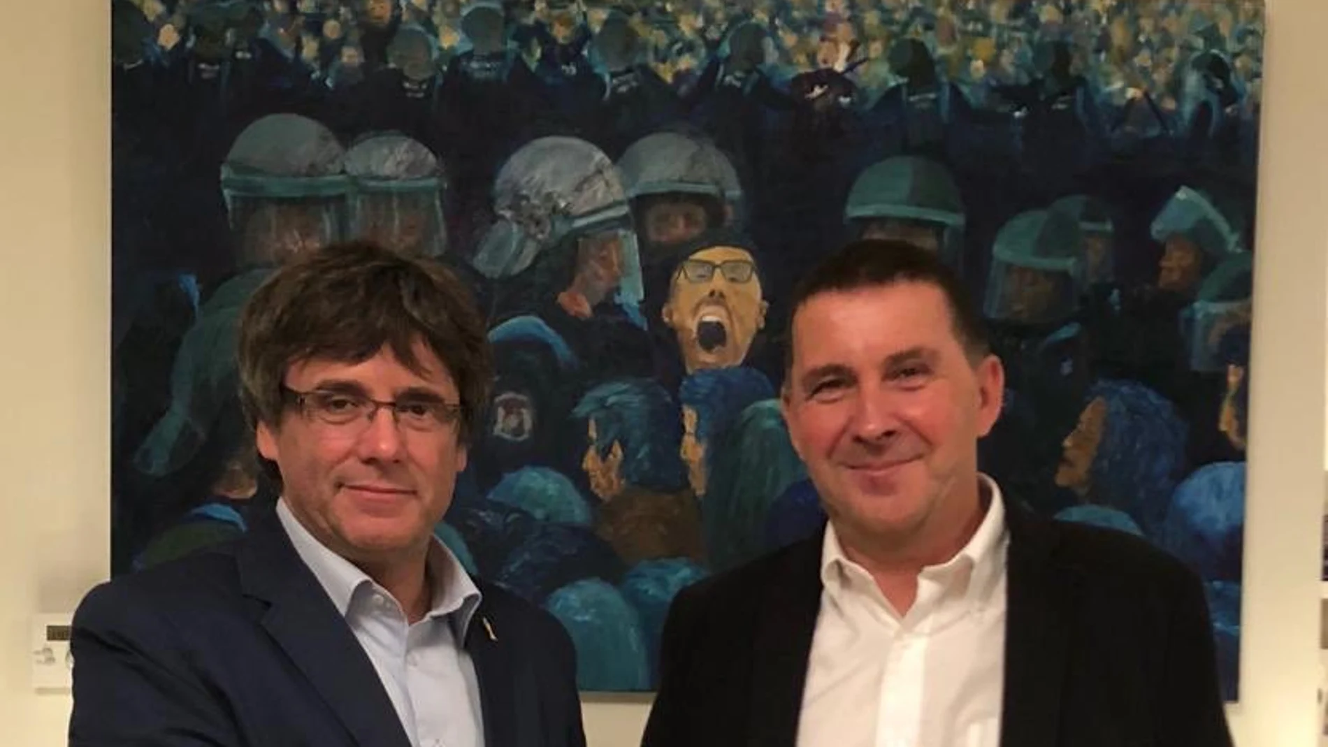 Otegui y Puigdemont, juntos ayer en Bruselas