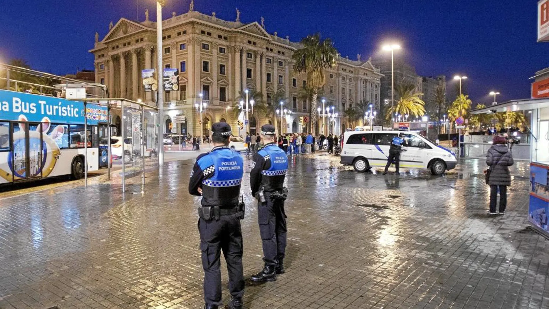Diferentes cuerpos de policía estuvieron vigilando la zona en la que se instalaban los manteros