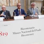 El ministro de Cultura, José Guirao (c), el presidente del Patronato del Museo, José Pedro Pérez Llorca (i), y el director del Museo, Miguel Falomir (d), durante la presentación de los acto del Bicentenario. Foto: Efe