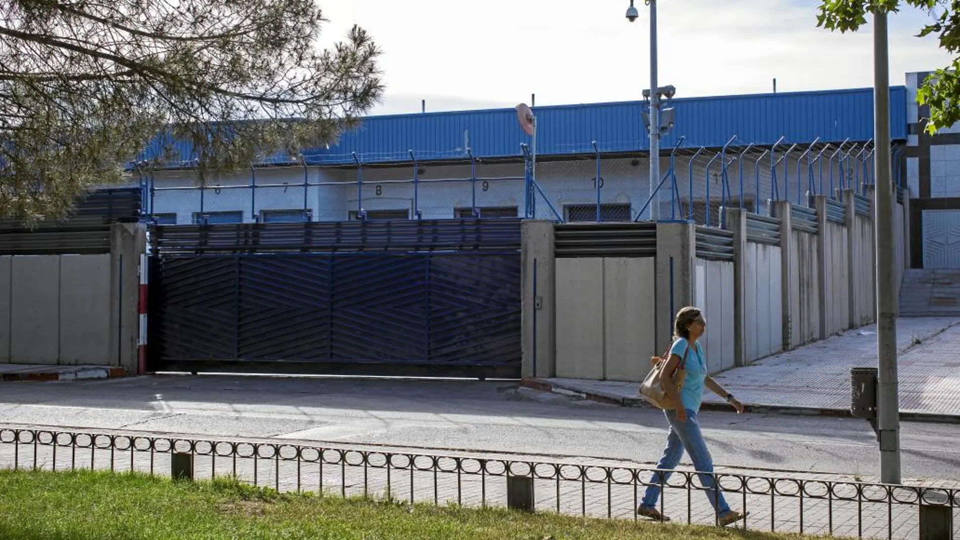 Los delincuentes accedieron al centro comercial a través del embarcadero