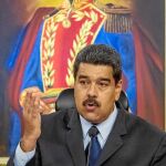 Maduro arma a la población para combatir la violencia