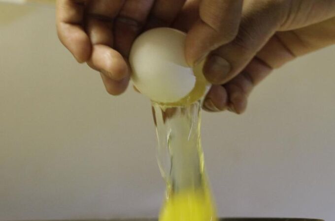 Salud recomienda extremar las precauciones con alimentos a base de huevo para evitar la salmonelosis