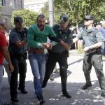 El parricida de Moraña a su llegada a los juzgados