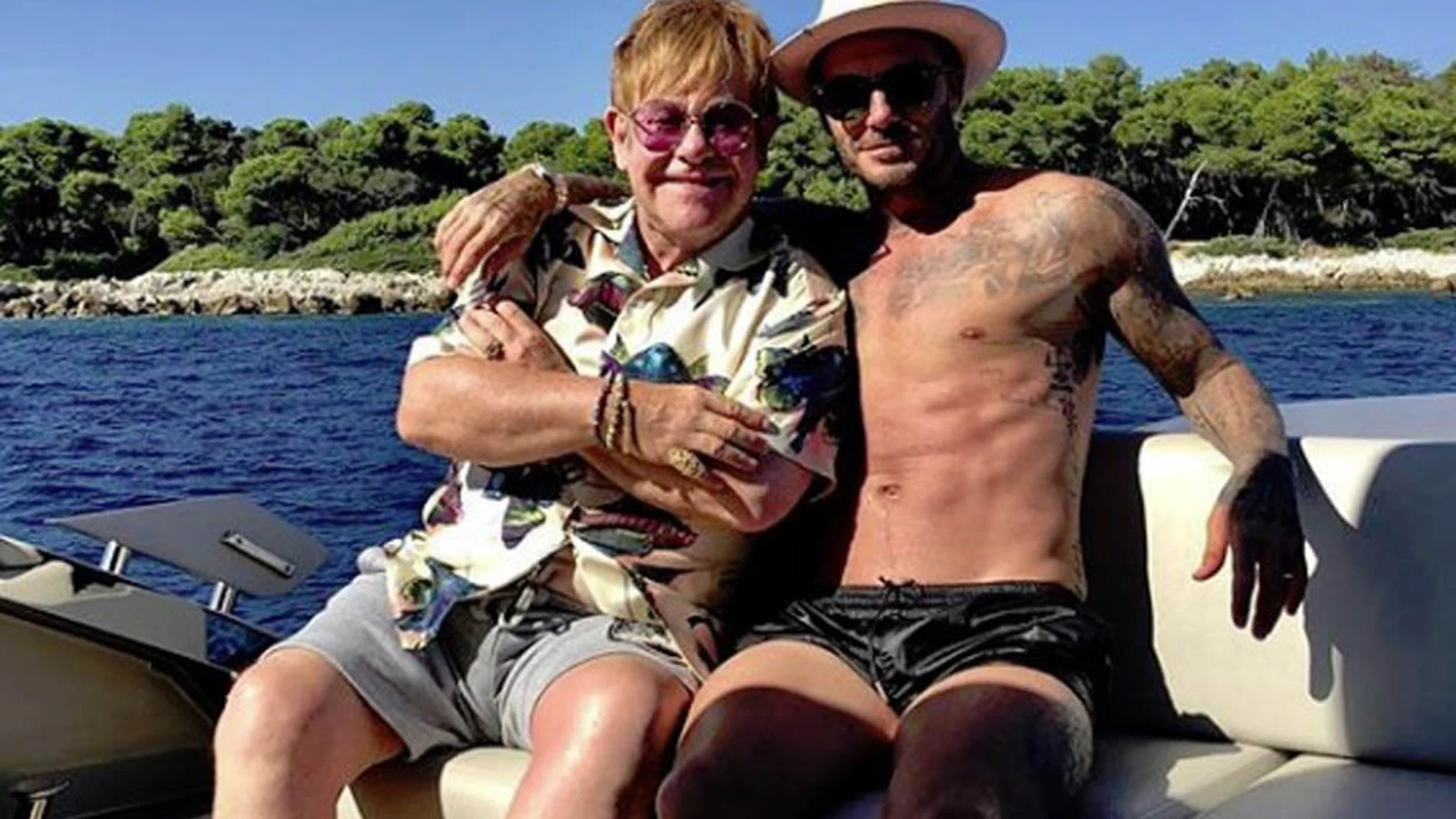 Elton John y David Beckham a bordo del yate del primero en la también llamada Riviera Francesa