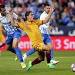 El delantero francés del Sevilla Wissam Ben Yedder (d) cae ante el defensa del Málaga Luis Hernández Rodríguez