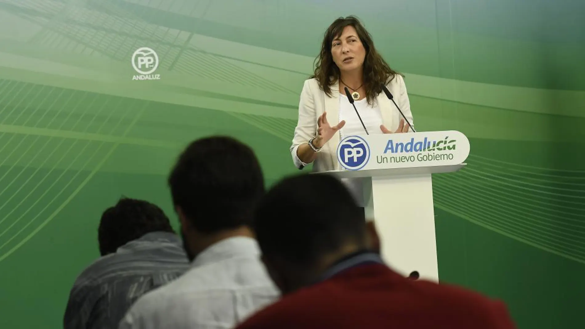 La secretaria general del PP-A, Loles López, ayer en la sede regional del partido en Sevilla / Foto: Ke-Imagen